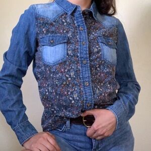 Mudd Denim Floral Cotton Pocket Front Shirt Size Medium